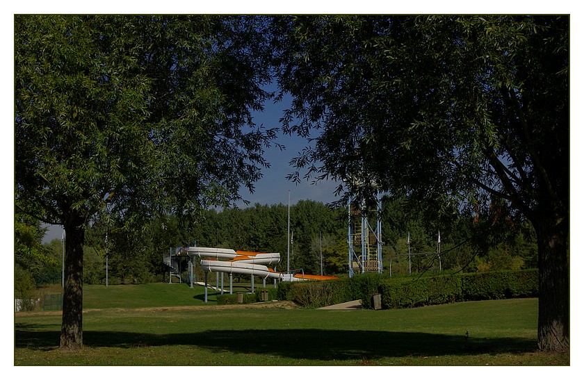 piscine à vagues et ses toboggans