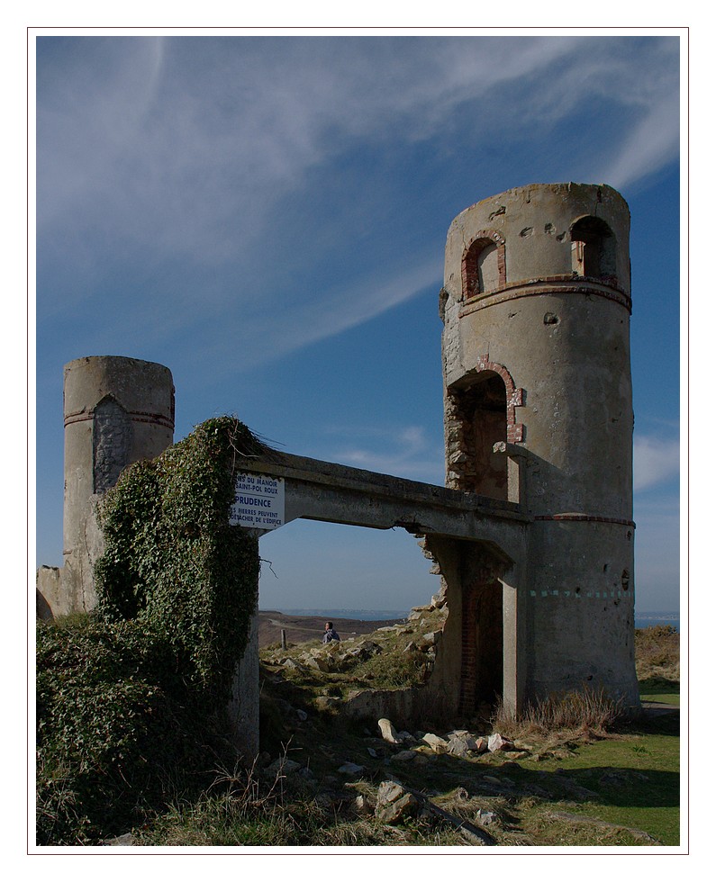 ruines manoir Saint-Pol-Roux 01