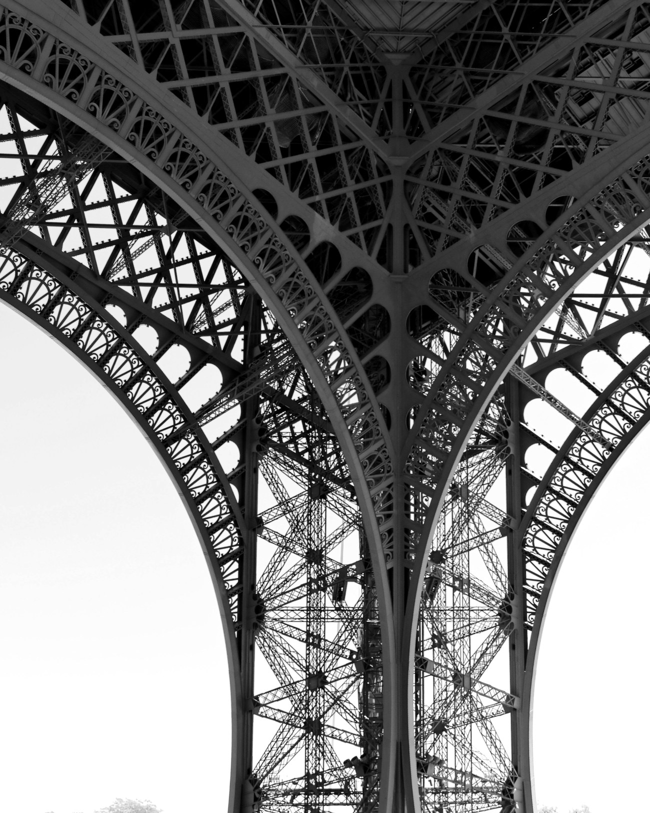 IMGP3232_pilier Tour Eiffel N&B