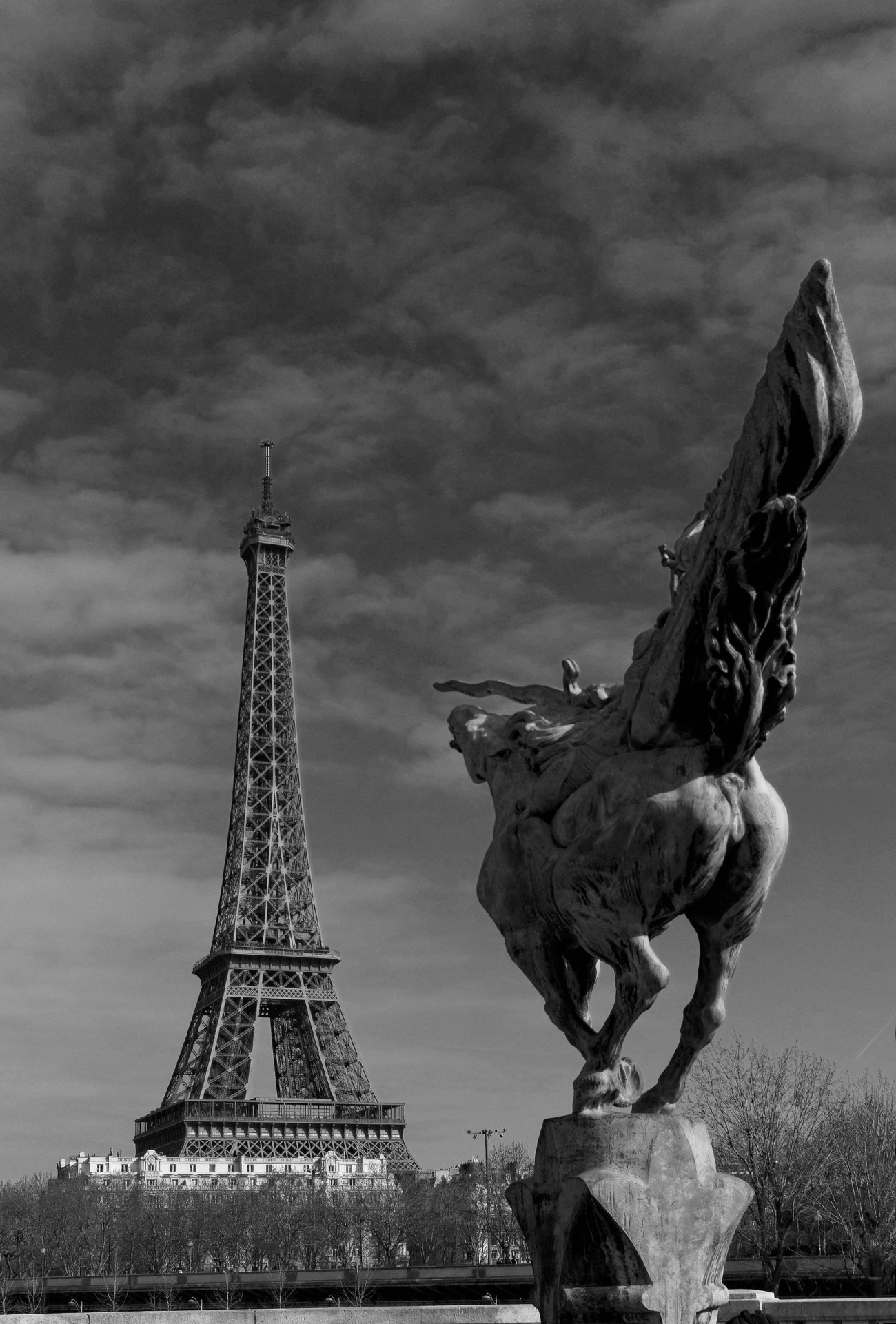 la France Renaissante, Pont de Bir Hakeim Paris 16e