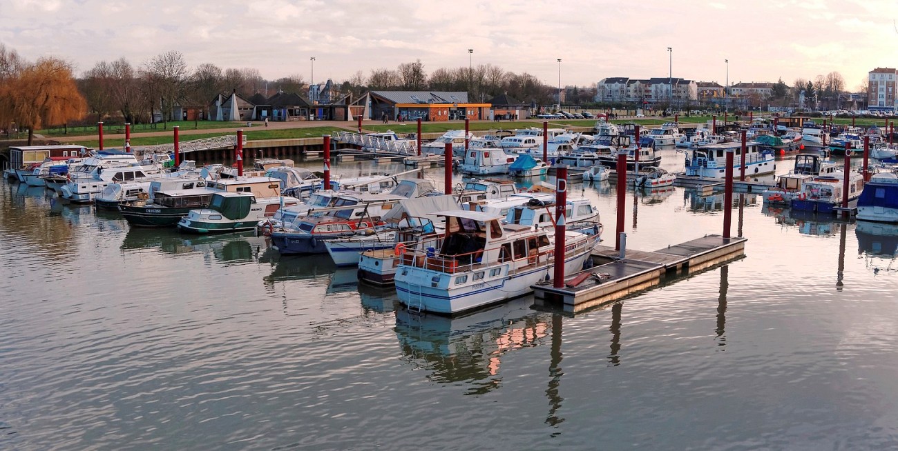 lumière du soir sur le Port aux Cerises