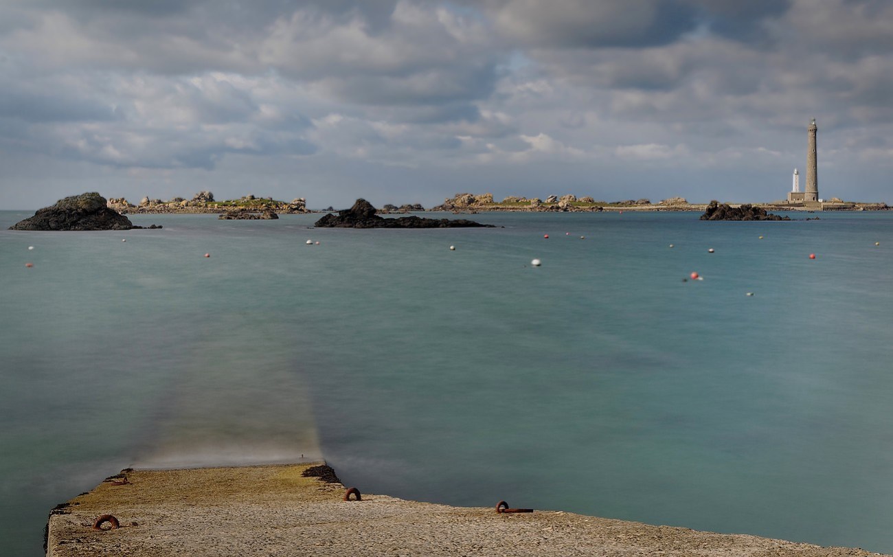 pose longue de 15s au pied du phare de l'ile vierge