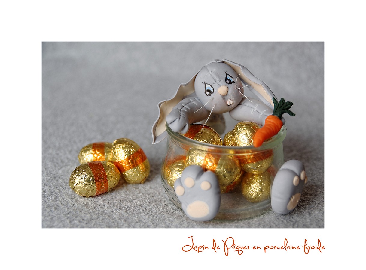 lapin de Pâques en porcelaine froide