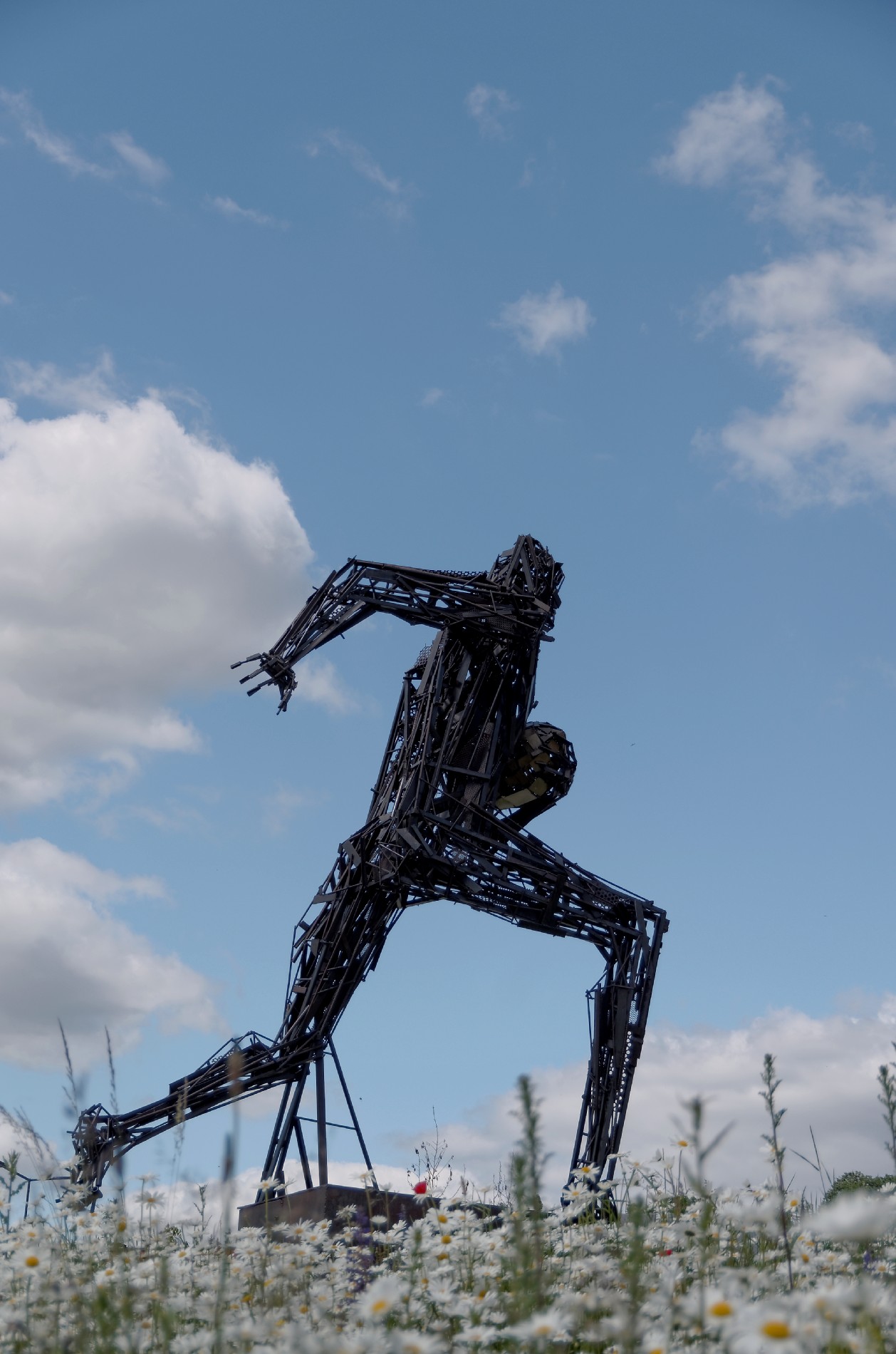 Jeu d'Acier, statue de Toto, rugbyman, Marcousis 