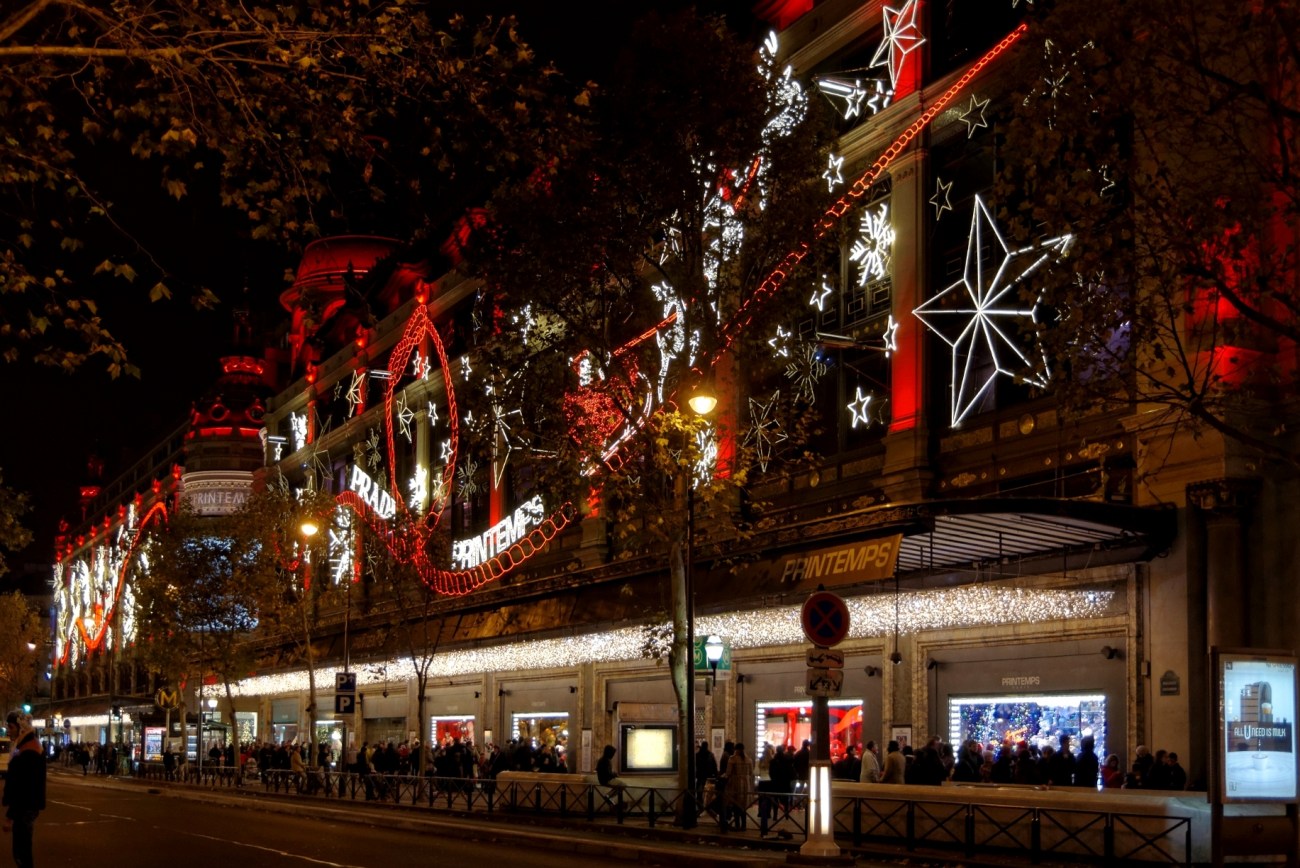 vitrines de noël Paris, façade Printemps noël 2013, Paris, Rouge Prada, Printemps Haussmann, lumières de noël, noël 2013, 