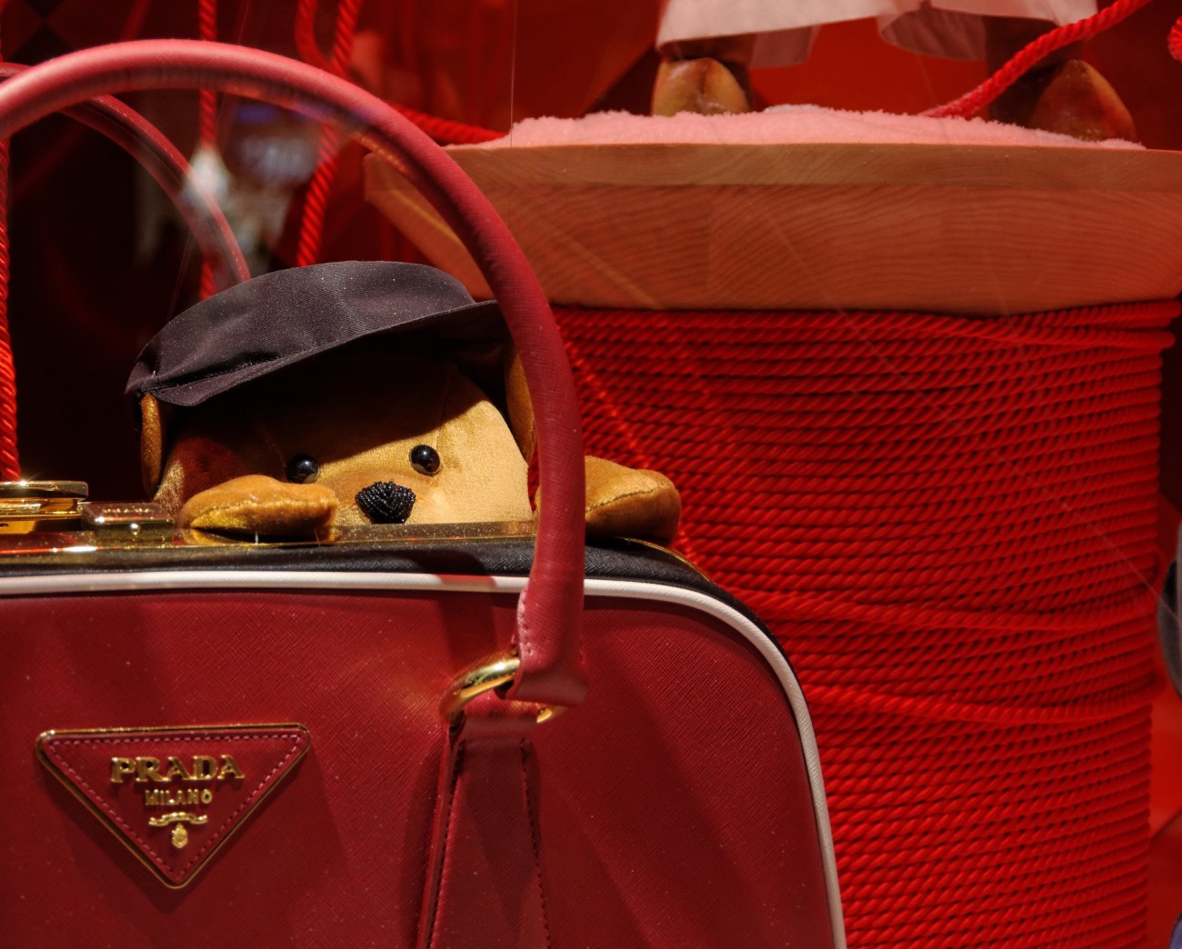 vitrines de noël Paris, façade Printemps noël 2013, Paris, Rouge Prada, Printemps Haussmann, lumières de noël, noël 2013, 