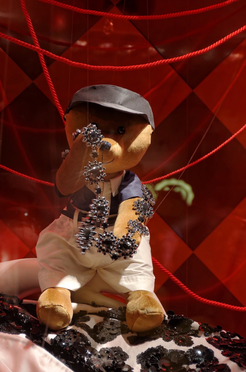 vitrines de noël Paris, façade Printemps noël 2013, Paris, Rouge Prada, Printemps Haussmann, lumières de noël, noël 2013, 