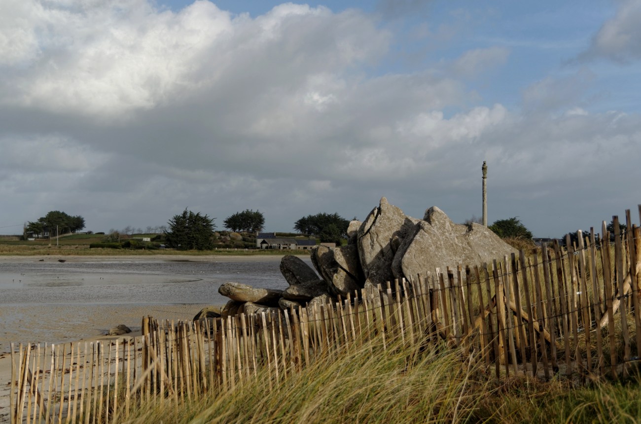 baie de Guissény sur mer, calvaire à la baie de Guissény, finistère, bretagne, Guissény