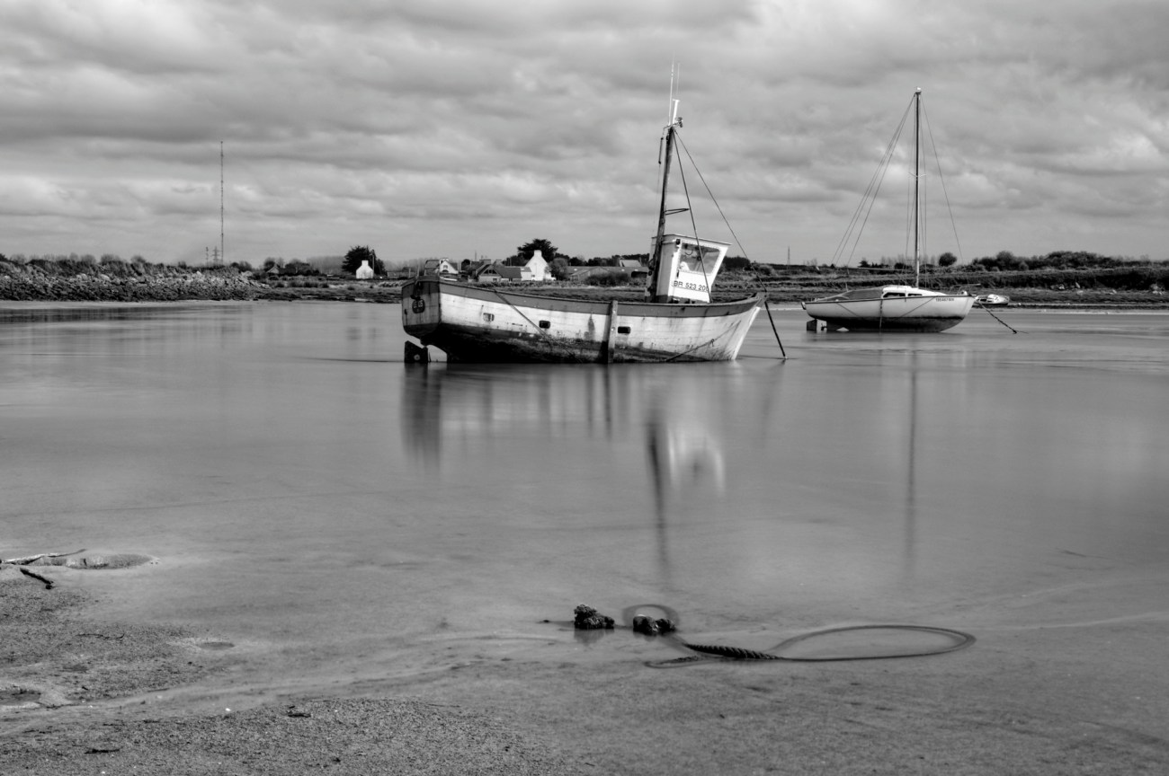 bateau, Le Lys, Guissény, baie de Guissény, pose longue, noir et blanc