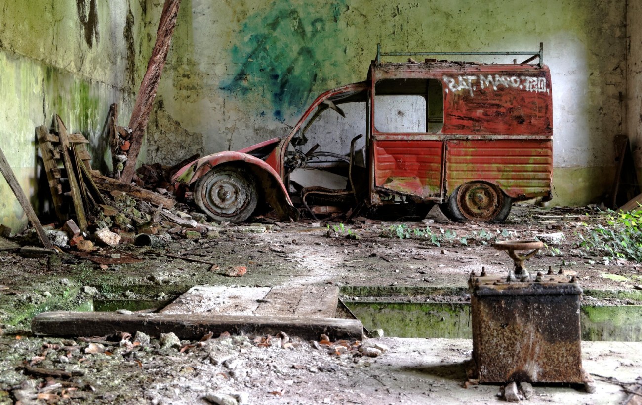 urbex, exploration urbaine, 2CV, domaine des 3 colonnes, les trois colonnes en urbex