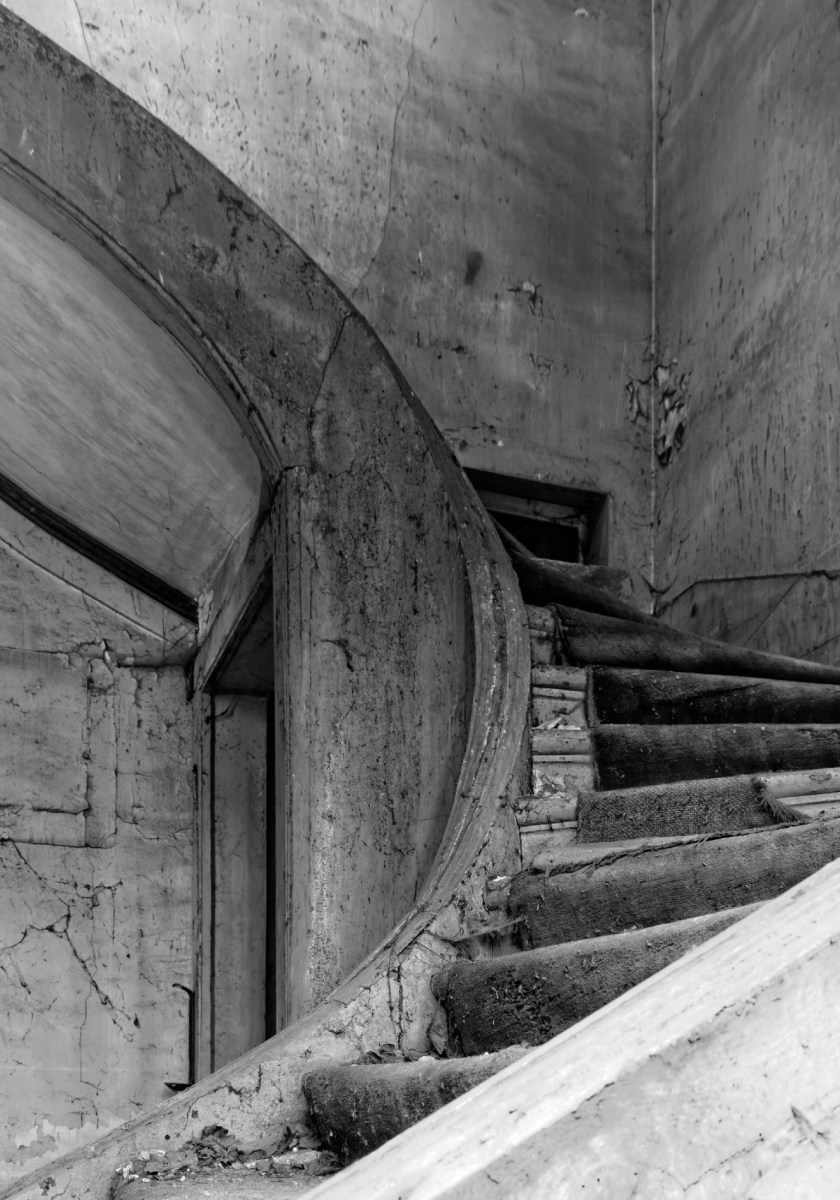 escalier château rose, domaine des trois colonnes, château rose, urbex, exploration urbaine, noir et blanc, IMGP3555DxO-blog