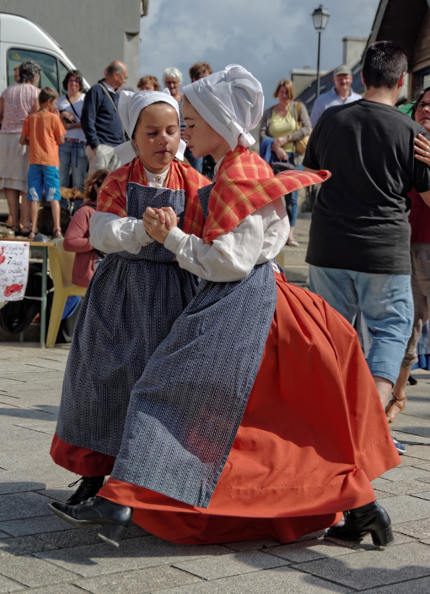 danse bretonne, marché de la Fourchette,Guissény, bretagne, finistère 