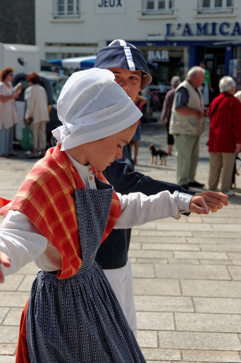 danse bretonne, marché de la Fourchette,Guissény, bretagne, finistère 