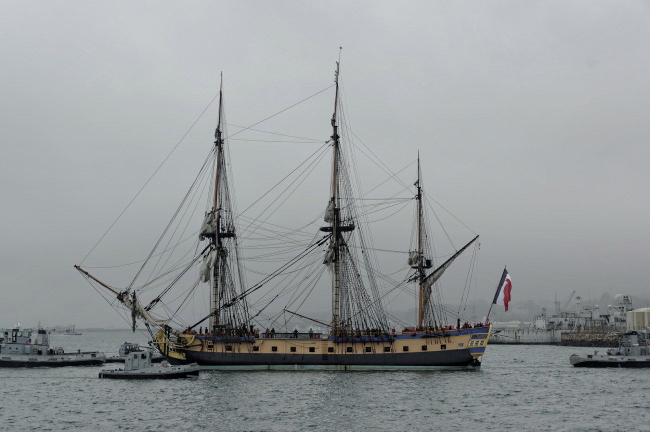 L'Hermione, l'Hermione à Brest, Brest, entrée de la Penfeld, bateau, voilier, trois mats, bretagne, finistère