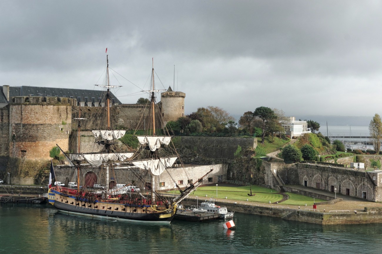 L'Hermione, l'Hermione à Brest, Brest, entrée de la Penfeld, bateau, voilier, trois mats, bretagne, finistère, Château, Recouvrance
