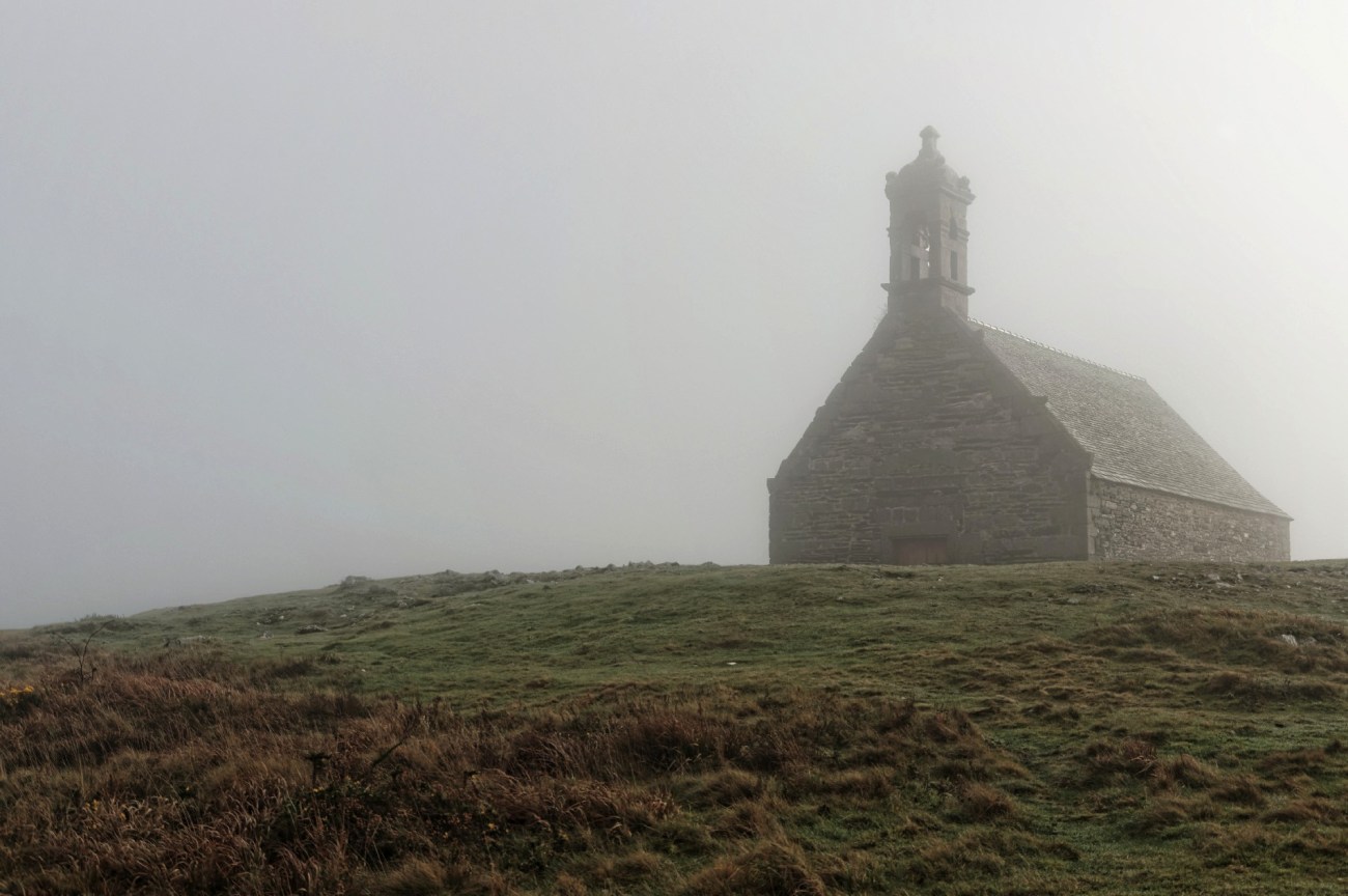 chapelle Mont Saint-Michel de Braspart, monts d'Arrée, bretagne, finistère chapelle Mont Saint-Michel de Braspart, monts d'Arrée, bretagne, finistère