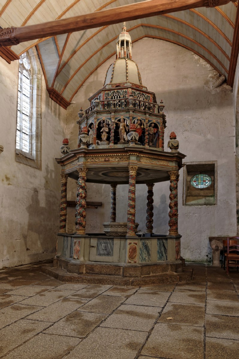 baptistère, Lampaul Guimiliau, baptistère baroque, église Notre Dame, finistère, Bretagne