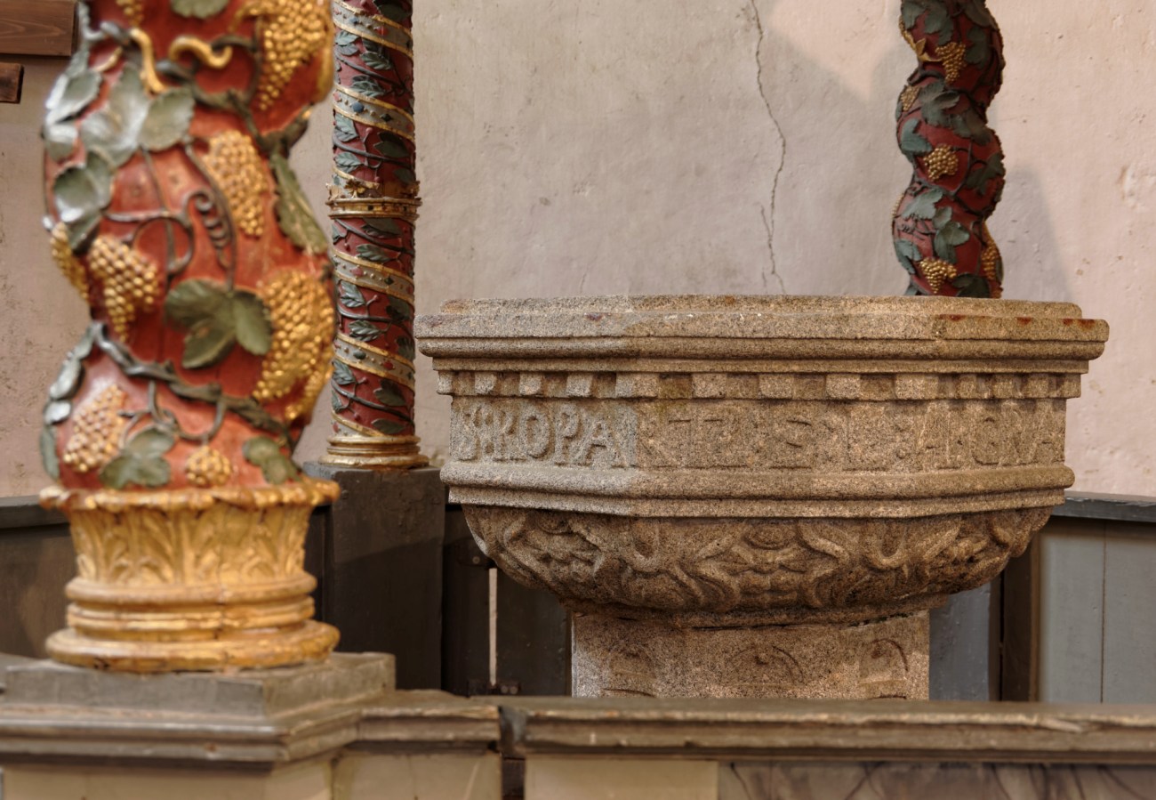 baptistère, Lampaul Guimiliau, baptistère baroque, église Notre Dame, finistère, Bretagne