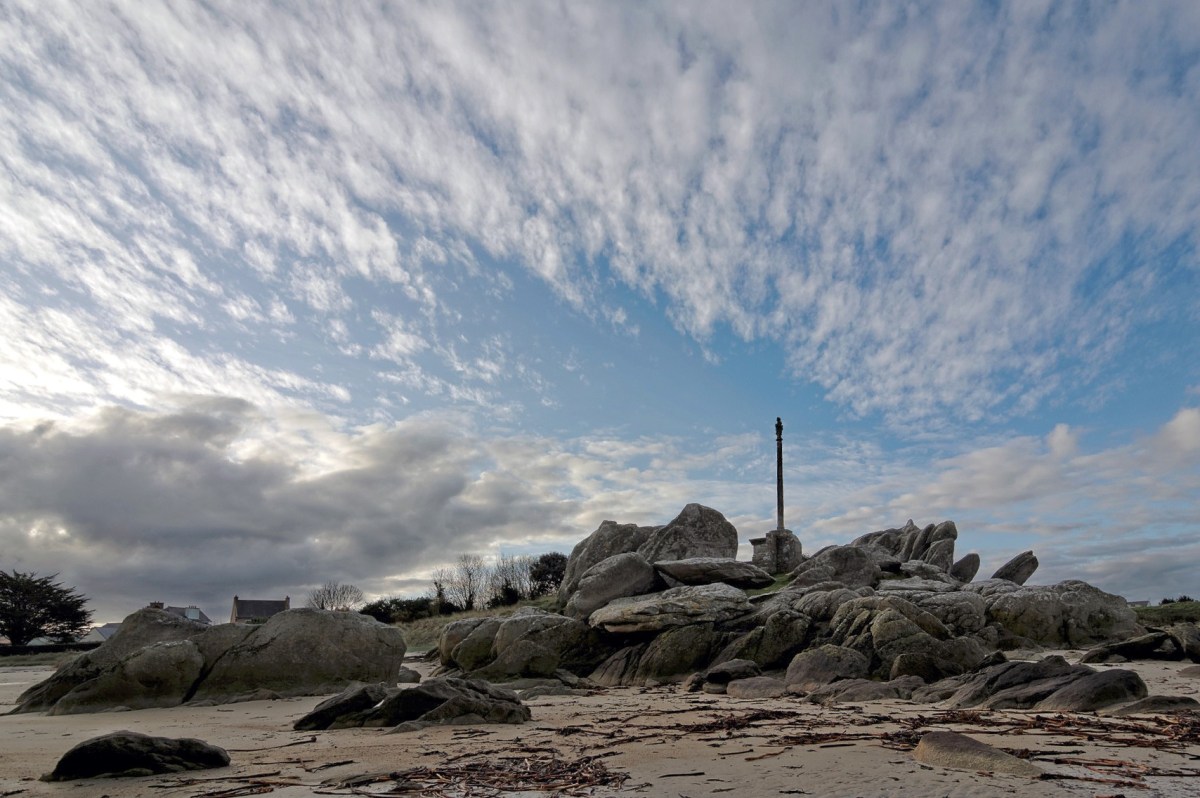 Calvaire Guissény, Croaz An Aod (calvaire du XVe siècle), baie de Guissény,nuages, smc Pentax 12/24mmF4, bretagne, finistère