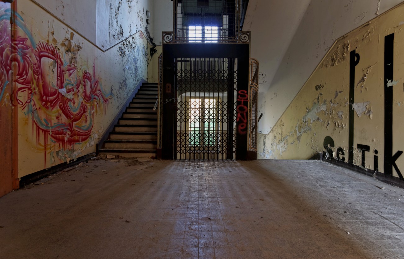 escalier sanatorium delirium, couloir sanatorium delirium, exploration urbaine, urbex