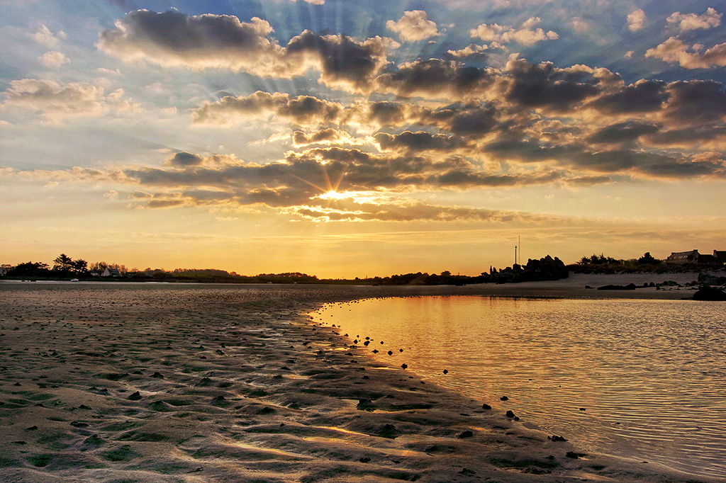 lever de soleil, baie de Guissény, Guissény, Finistère, Bretagne, calvaire Croaz An Aod