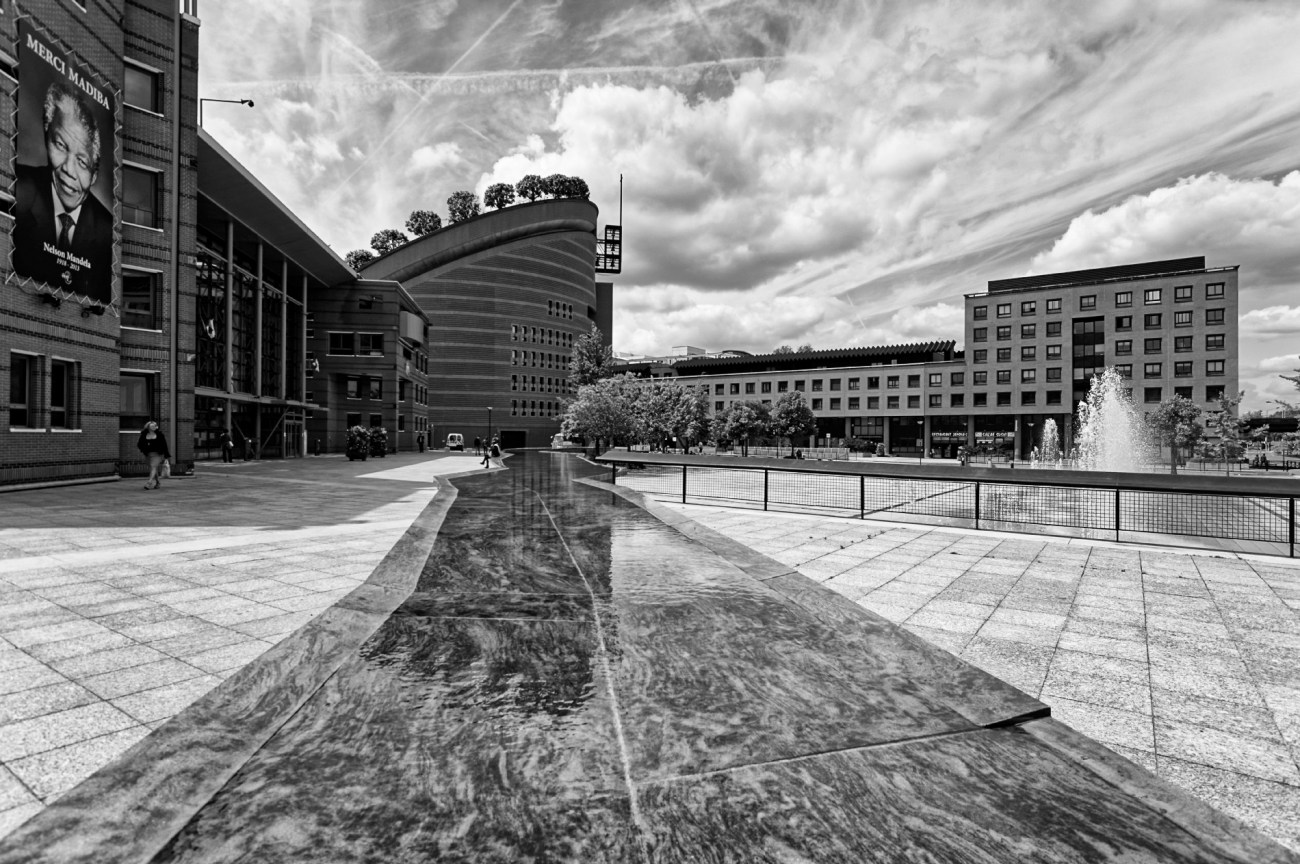 Cathédrale d'Evry, Evry,Essonne, architecture, noir et blanc