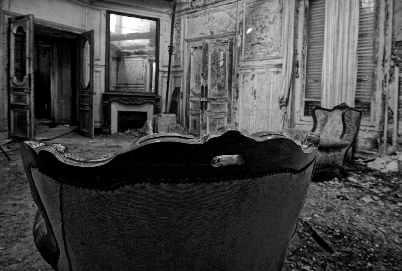 urbex, exploration urbaine, château Verdure, le château Verdure en urbex, salon du château Verdure, mobilier style régence au château Verdure