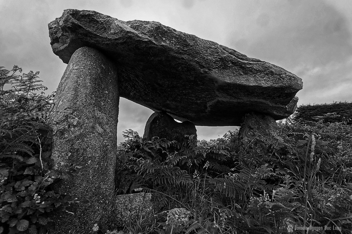 dolmen Kerbervas N&B sous la pluie (3)