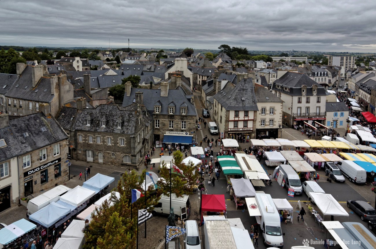 place du marché Lesneven depuis le clocher de St-Michel02, bretagne, finistère