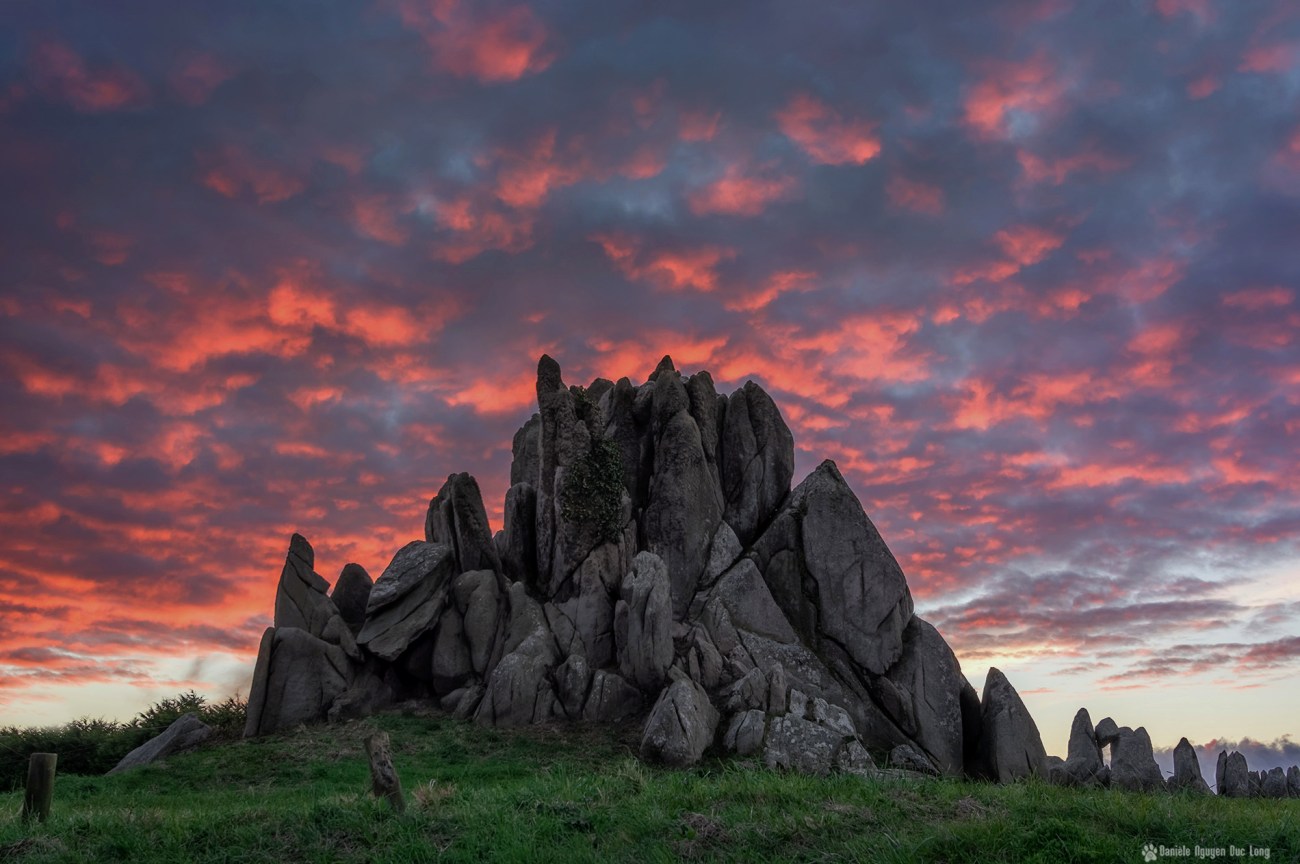 soleil couchant rose sur les Barrachou, Guissény, Bretagne, Finistère