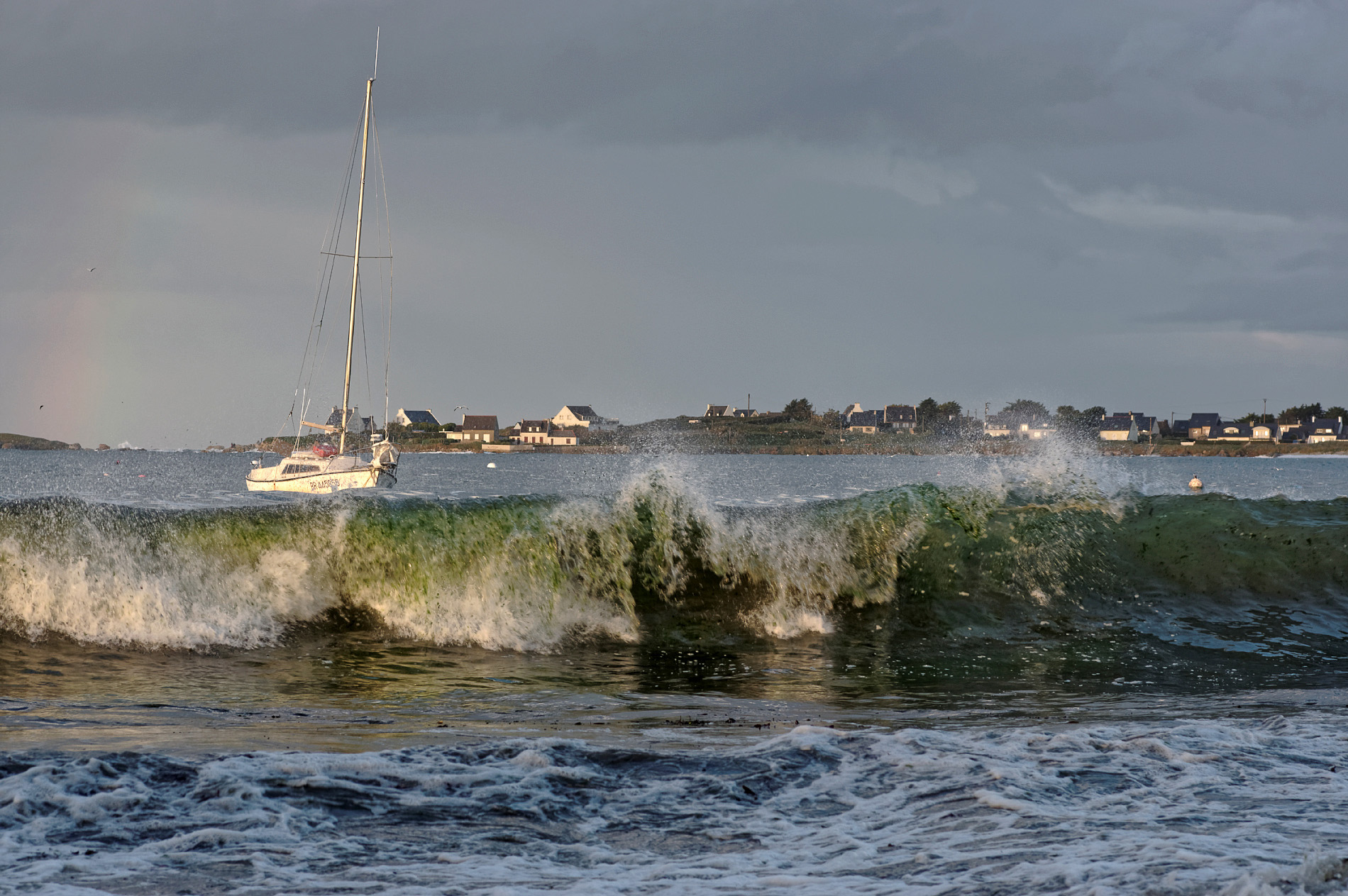 voilier, vagues, arc en ciel au Curnic, Coef 111, grandes marées, Curnic, Guissény, Bretagne, 