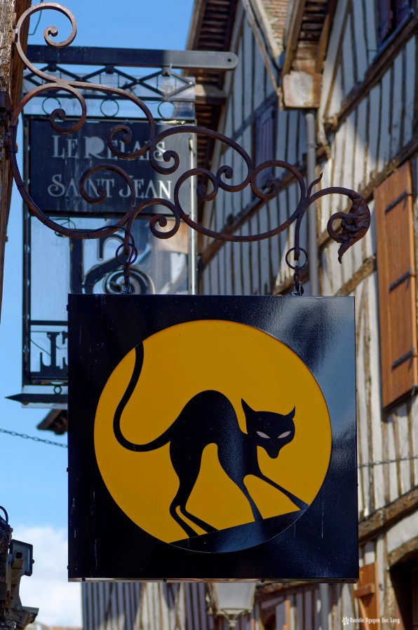 enseigne chat noir et relais St-Jean Troyes
