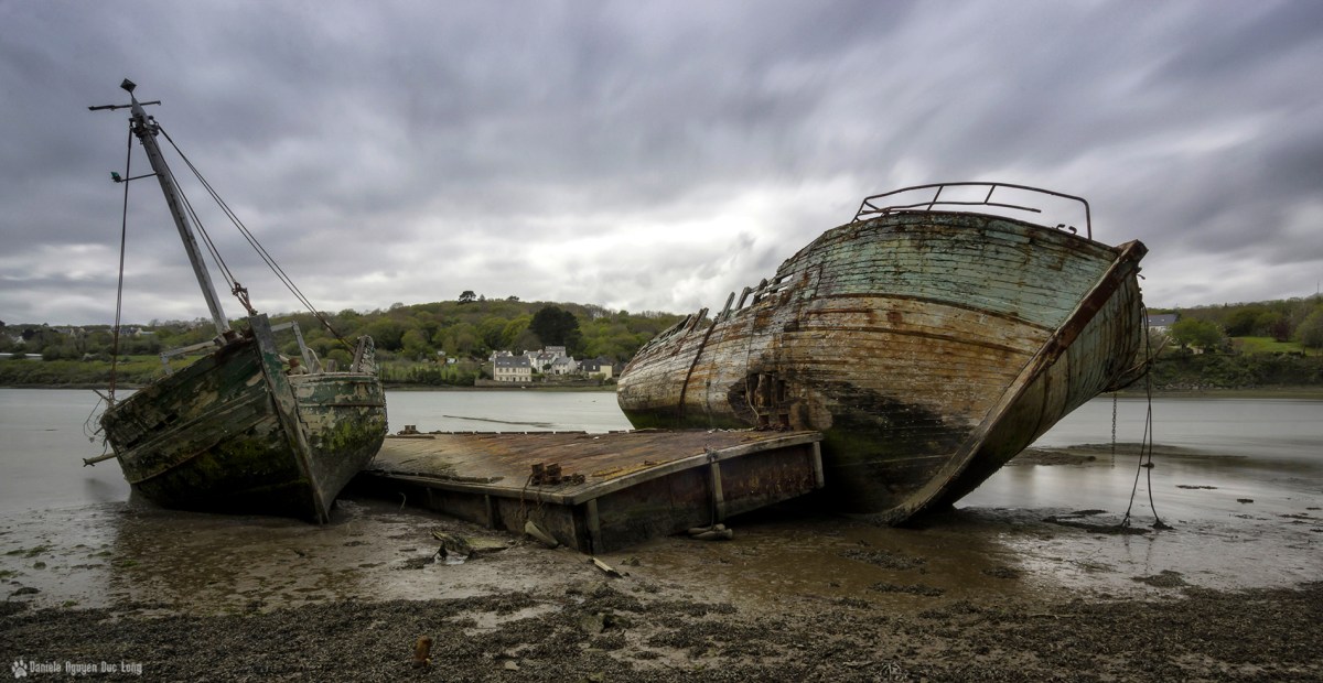 pose longue épaves l'auberlac'h 2 coques face et barge, pose longue épaves l'auberlac'h coque trouée gauche, pose longue épaves l'auberlac'h 2 coques face et barge, pose longue épaves l'auberlac'h algues, anse de St-Guénolé, les épaves de St-Guénolé, les épaves de Lauberlac'h, 