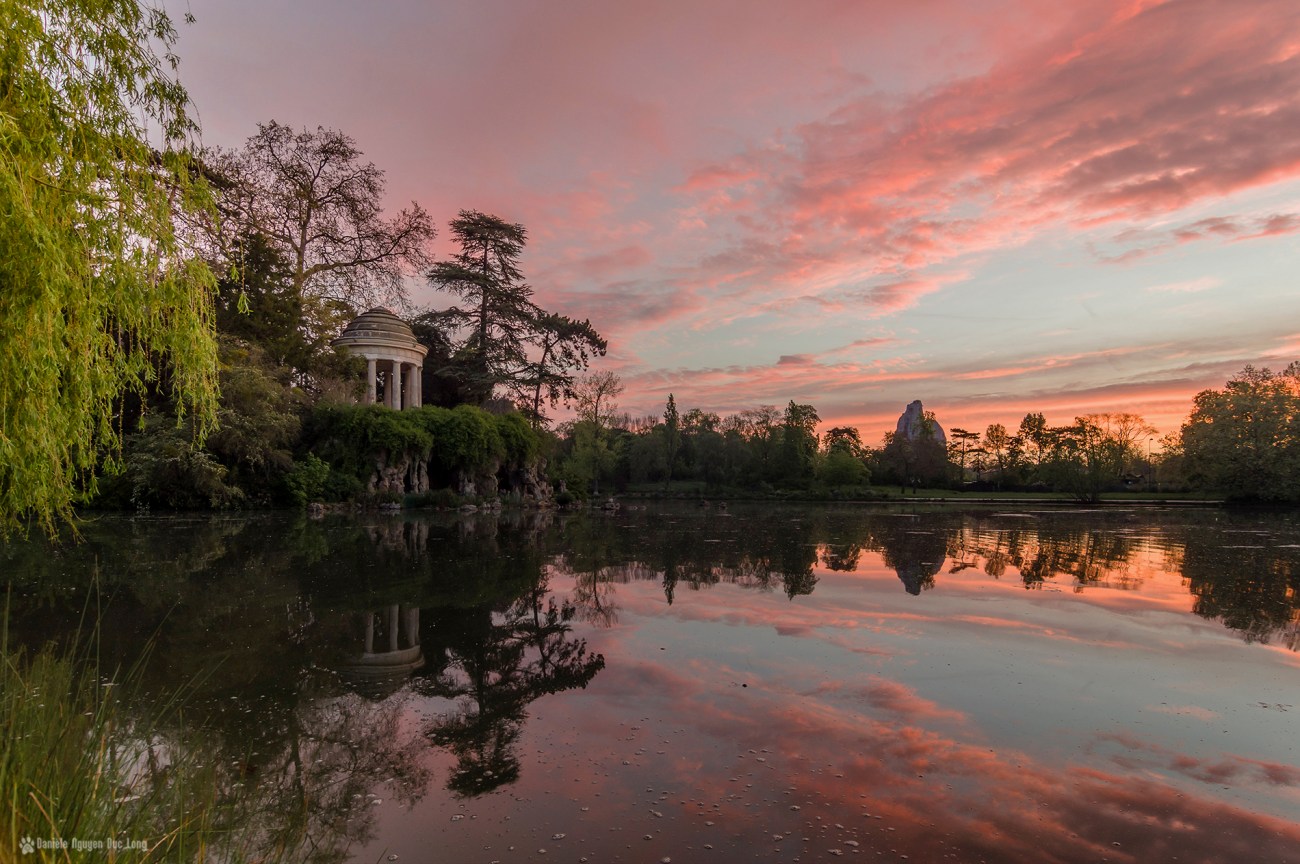 lever soleil sur le temple romantique de l' ile de Reuilly lac daumesnil copie