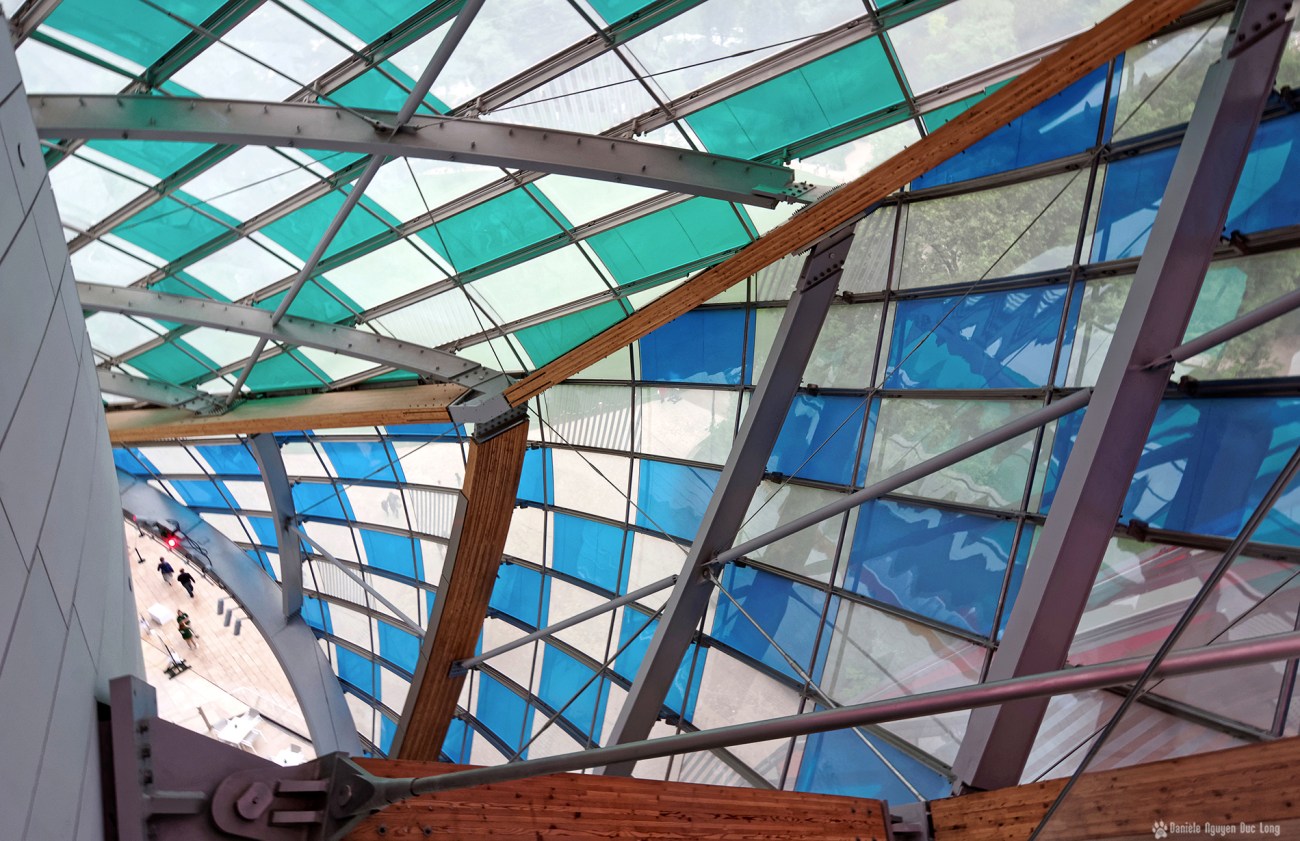 voiles colorées , Fondation Louis Vuitton, structure et voiles colorées fondation Louis Vuitton, expo temporaire L'Observatoire de la Lumière, Danie Buren