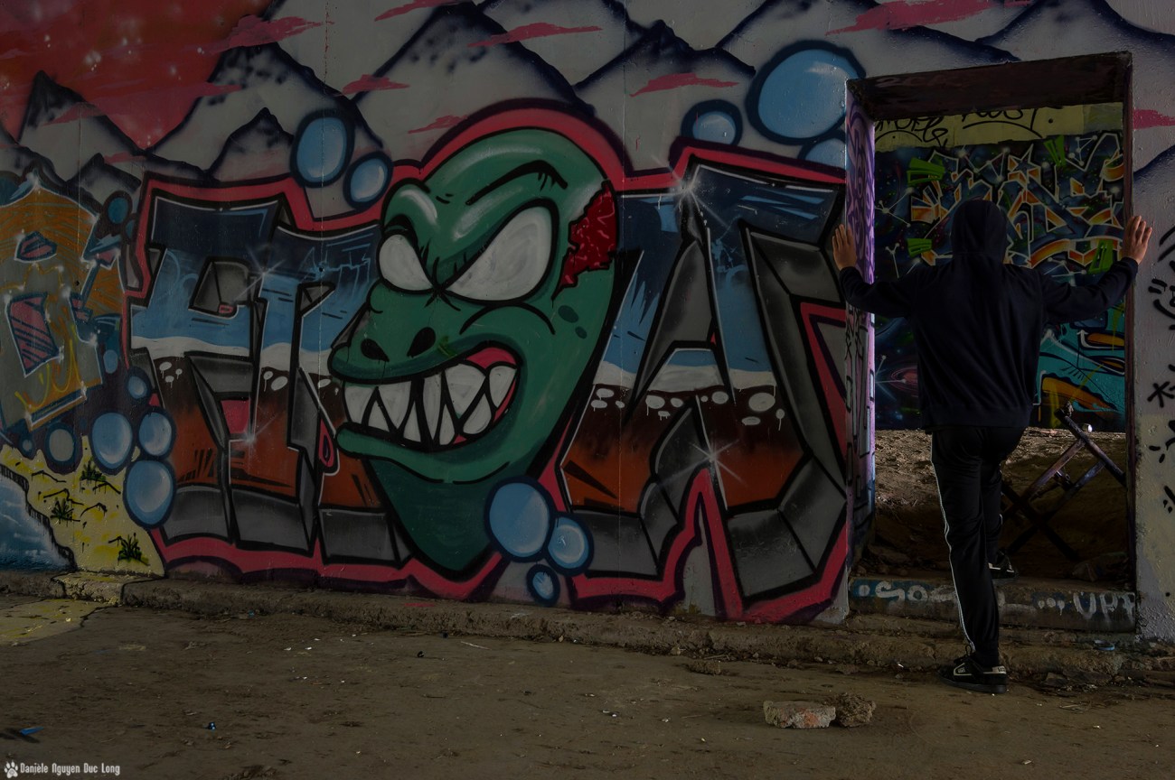 tunnel A10 dent longue Tom , street art 