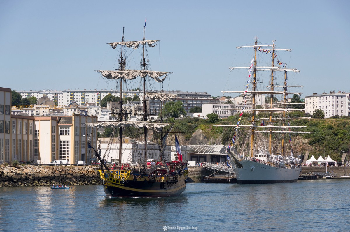 Brest 2016 l'Hermione  à la sortie de la Penfeld , Brest 2016 , Fête Maritime de Brest 2016, Bretagne, Finistère, Hermione