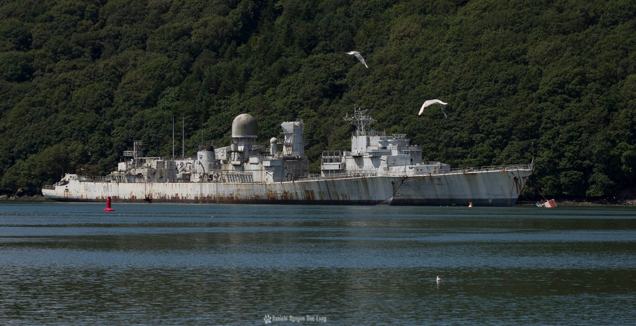 bateaux militaire de Landevennec vue du haut de l'abbaye, cimetière militaire de Landevennec, Bretagne, Finistère