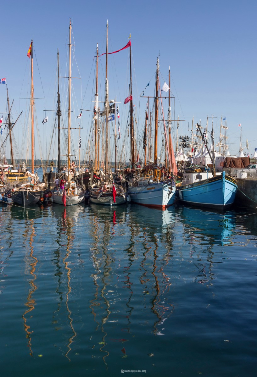 Brest 2016 reflets fin de journée dans l'eau du port , Brest 2016, Fêtes Maritimes de Brest, Bretagne, Finistère