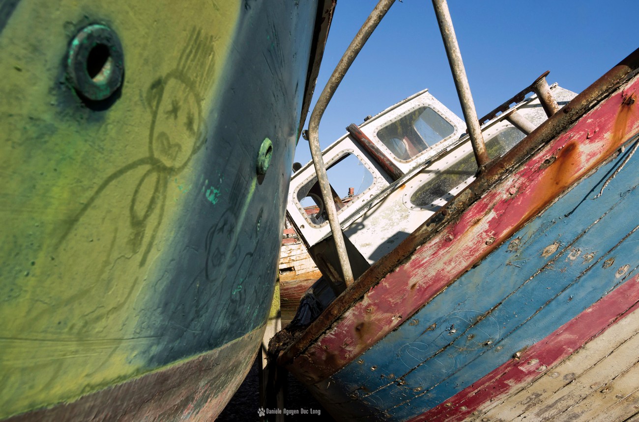 epaves-rostellec-et-petit-bonhomme-sur-coque1-copie, cimetière bateaux de Rostellec, Rostellec, Bretagne, Finistère