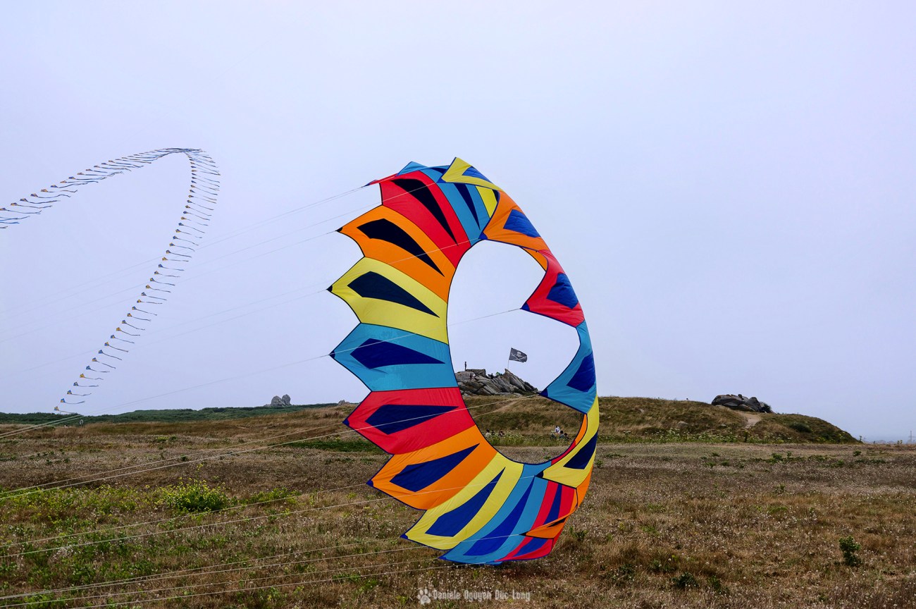cerf-volant-cercle et-ilot-pirate-, festival du vent et du cerf-volant à Porspoder, Porspoder, Bretagne, Finistère