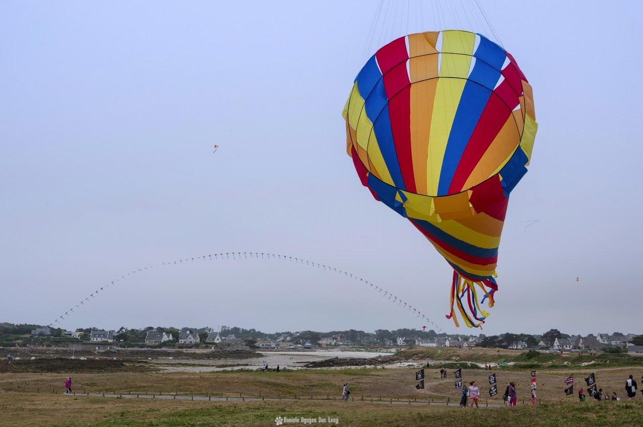 cerf-volant-tube-cone face , festival du vent et du cerf-volant à Pospoder, Porspoder, Bretagne, Finistère