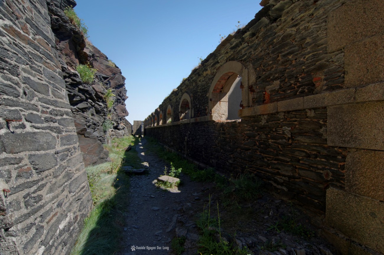 chemin-de-ronde-au-fort-des-capucins, Roscanvel, îlot du Capucin, Bretagne, Finistère