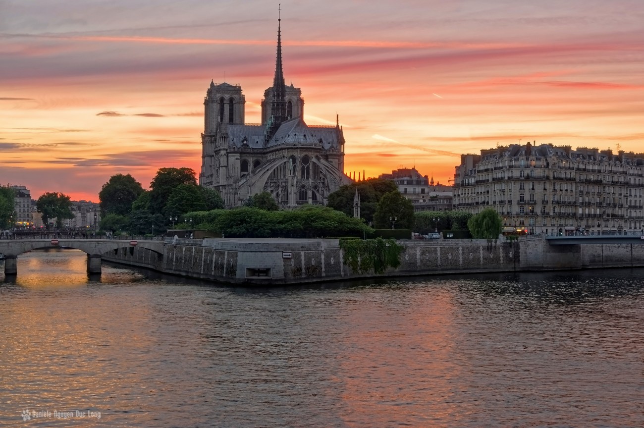 coucher de soleil sur notre Dame de Paris et l'île de la Cité, Paris, coucher de soleil