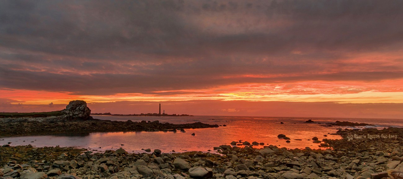 coucher de soleil sur le phare de l'île Vierge, Plouguerneau, Bretagne, Finistère 