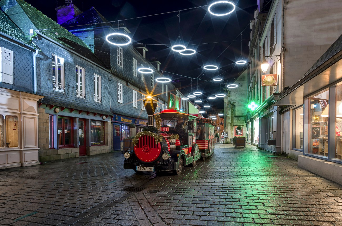Bretagne, décorations noël landerneau, finistère, illuminations ville de Landerneau, Landerneau, les bonhommes de neige de Landerneau, pont de Rohan de nuit à Landerneau, pont de Rohan illuminé, Pont de Rohan Landerneau