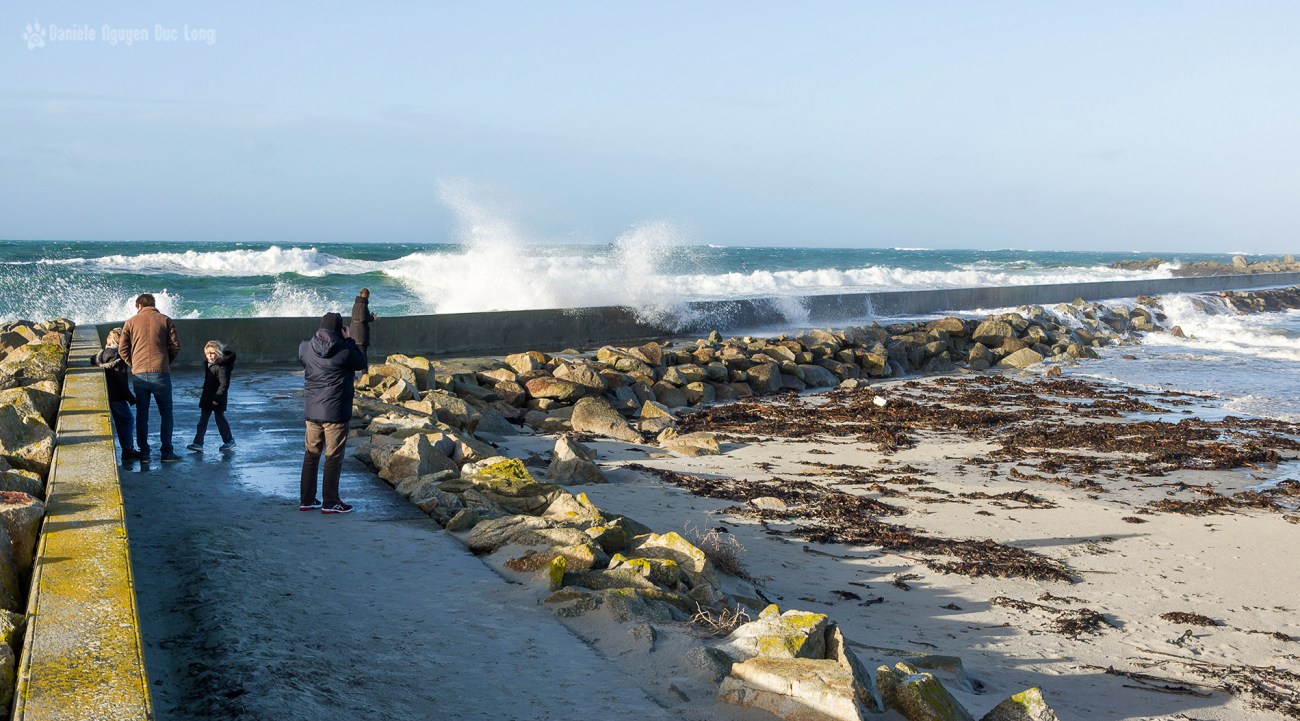 sur la jetée du Curnic à Guissény jour de vagues, Bretagne, Finistère
