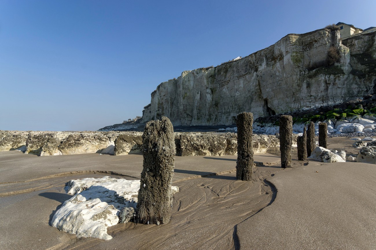 au pied des falaises à Ault, Hauts-de-France, Picardie,