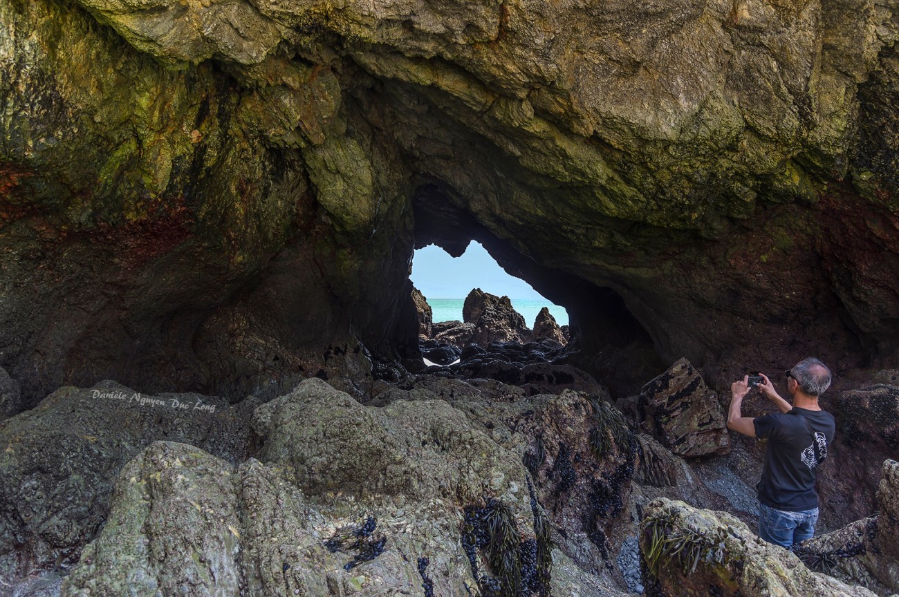 presqu'île de Crozon entre fort Kador et St-Hernot, Bretagne, Finistère, grotte de l'ile Vierge