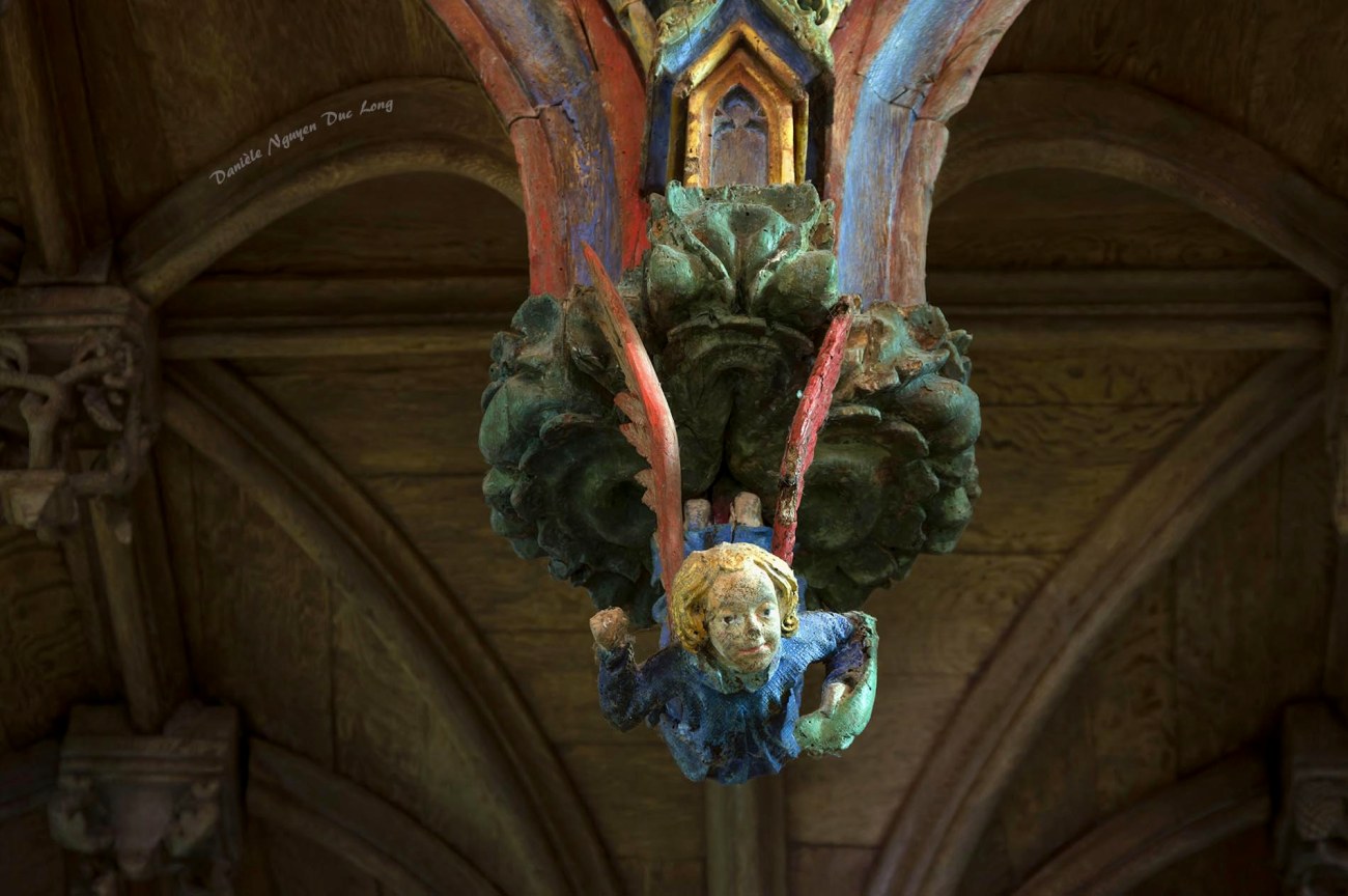 Chapelle Saint-fiacre Le Faouët, Bretagne, détail jubé en bois polychrome côté nef